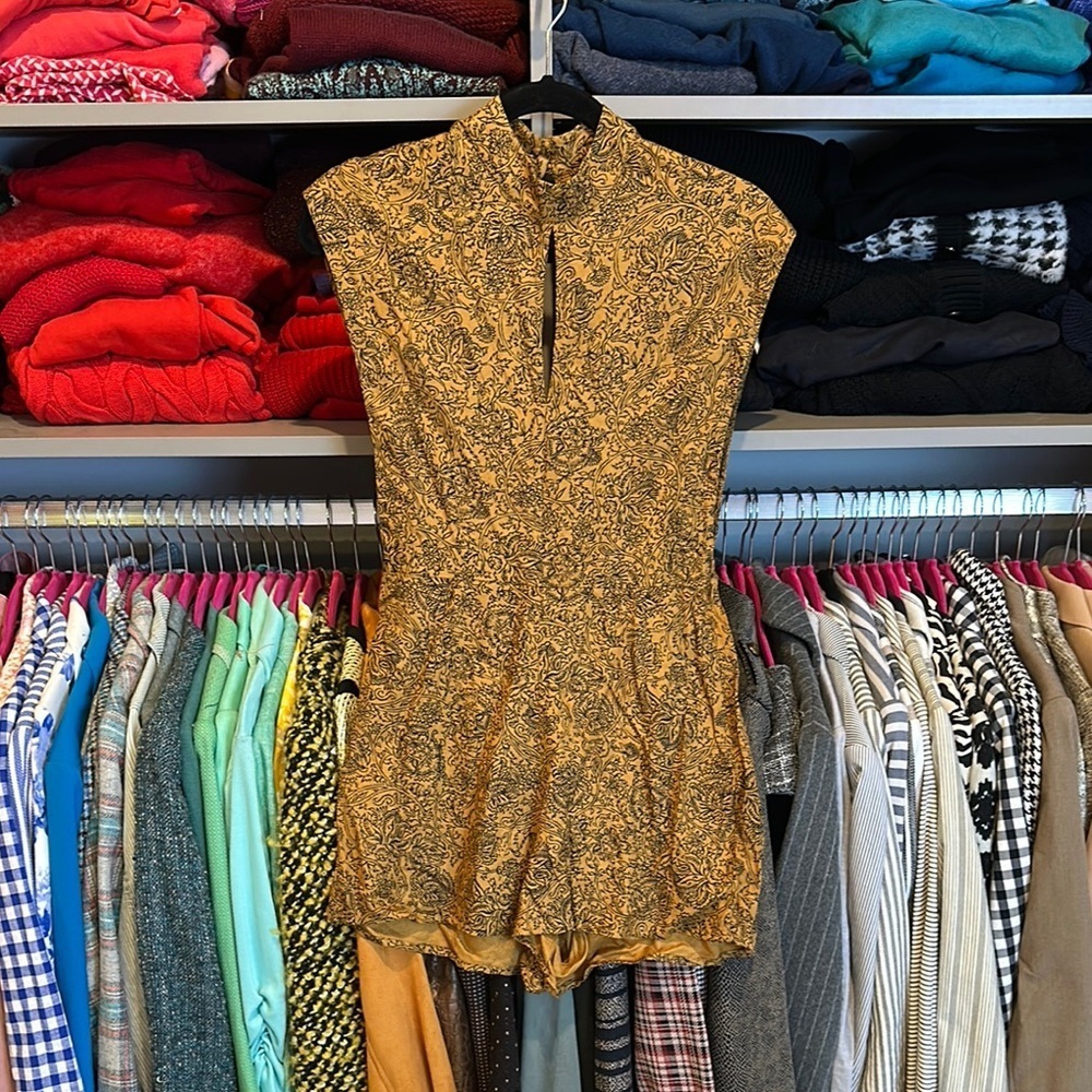 Society Amuse mustard/black print sleeveless side zipper closure romper size XS